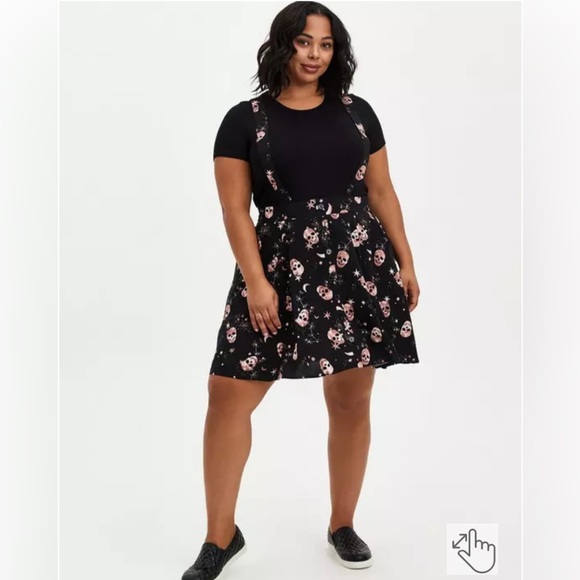 torrid Dresses & Skirts - 🆕 Torrid Mini Challis Skull Skirtall size 1